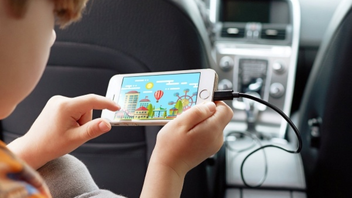 Using-phone-while-charging